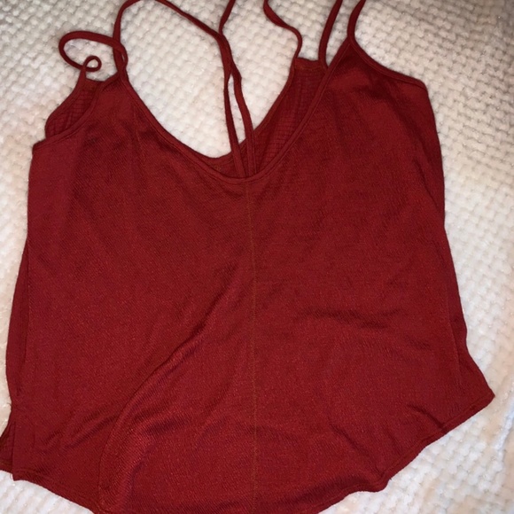 Low-Cut Red Tank Top - Picture 2 of 4